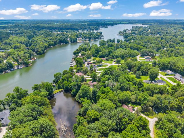 8 Mill Springs, Coatesville, IN 46121