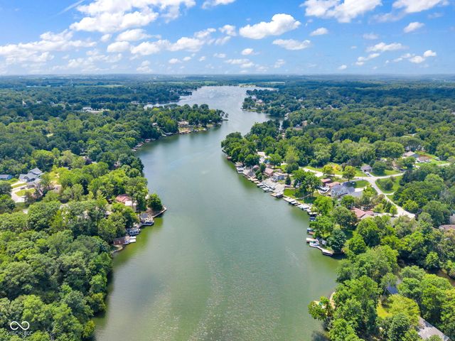 8 Mill Springs, Coatesville, IN 46121