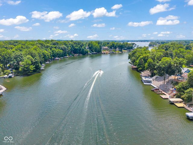 8 Mill Springs, Coatesville, IN 46121