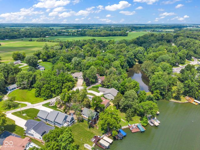 8 Mill Springs, Coatesville, IN 46121