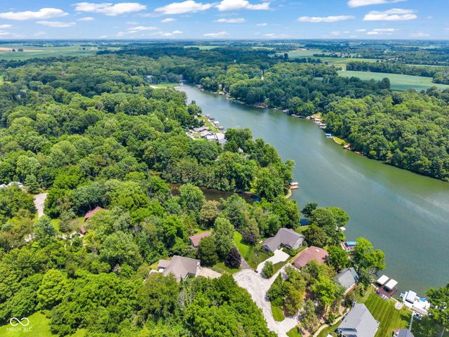 8 Mill Springs, Coatesville, IN 46121