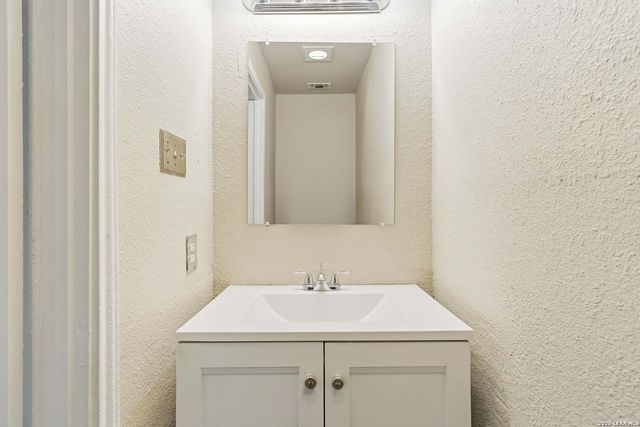 4102 MYSTIC SUNRISE DR, San Antonio, TX 78244