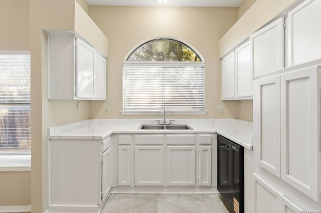 4102 MYSTIC SUNRISE DR, San Antonio, TX 78244