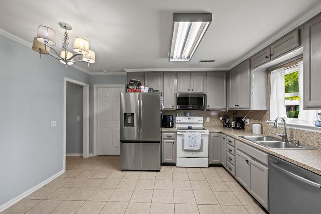 210 S Circle Drive, Lafayette, GA 30728