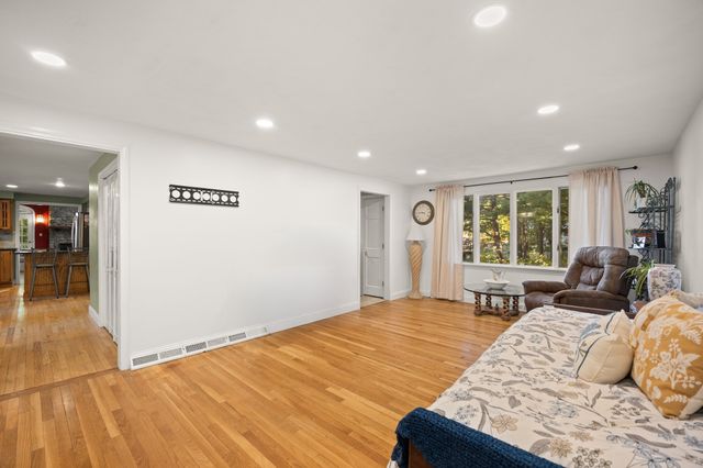 11 Colonial Ln, Canton, MA 02021