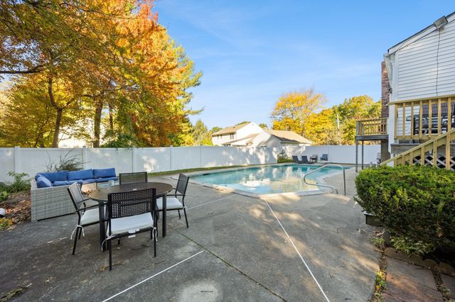 11 Colonial Ln, Canton, MA 02021