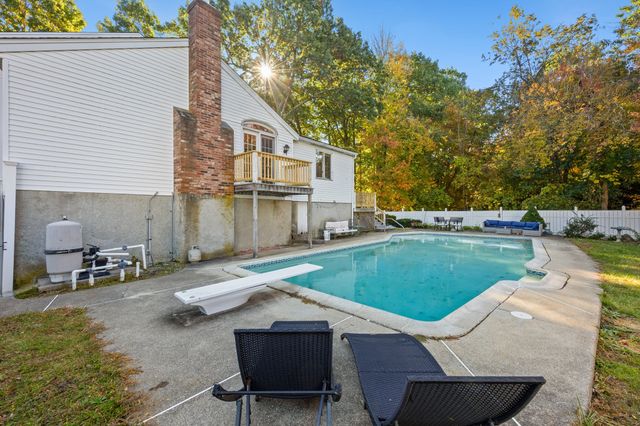 11 Colonial Ln, Canton, MA 02021