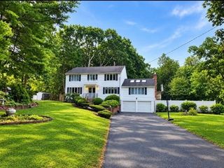 11 Colonial Ln, Canton, MA 02021
