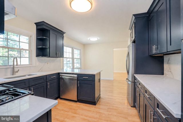 18 PARKER RD, Plainsboro, NJ 08536