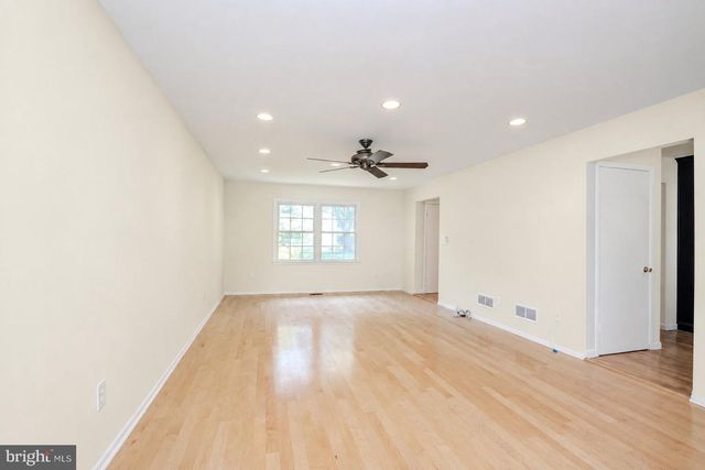 18 PARKER RD, Plainsboro, NJ 08536