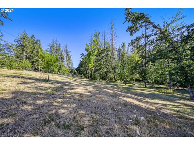 Ridgetop Dr 15, Eugene, OR 97405