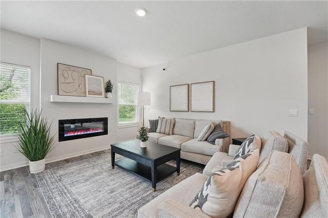 106 Lake Meadows Drive, Smithville, MO 64089