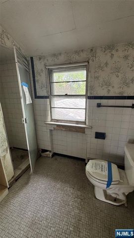 69 Lincoln Avenue, Elmwood Park, NJ 07407