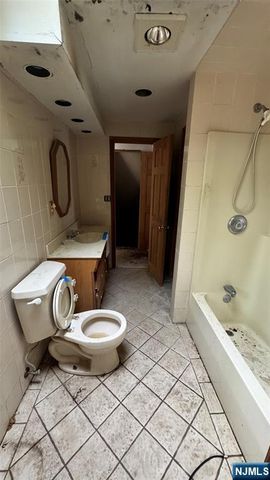 69 Lincoln Avenue, Elmwood Park, NJ 07407