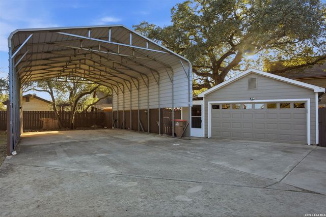 2325 Lakeshore Dr, Canyon Lake, TX 78133