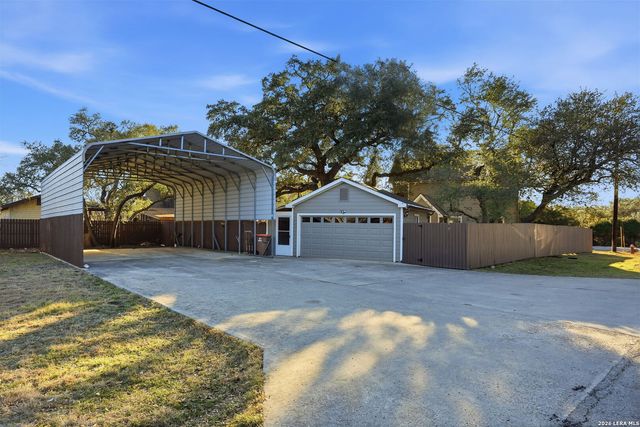 2325 Lakeshore Dr, Canyon Lake, TX 78133