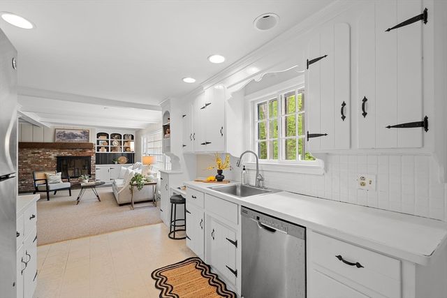 28 Old Village Road, Acton, MA 01720