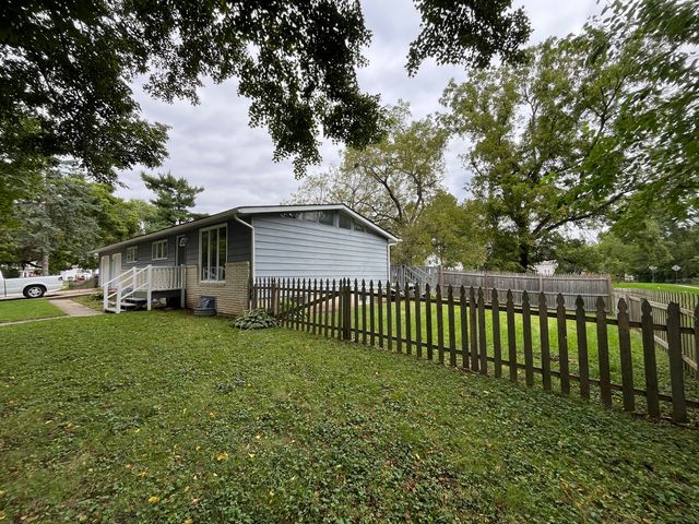 150 Wilson Place, Oswego, IL 60543