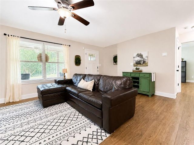 5806 Stonehaven Drive NW, Kennesaw, GA 30152