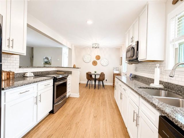 5806 Stonehaven Drive NW, Kennesaw, GA 30152