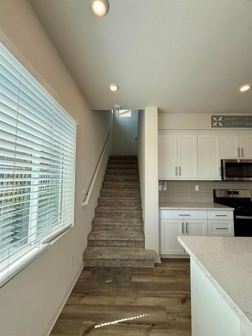 1528 Wingwood Lane, Vista, CA 92083