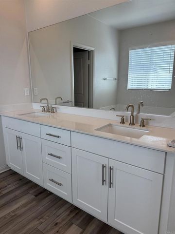 1528 Wingwood Lane, Vista, CA 92083