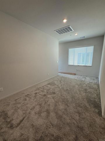 1528 Wingwood Lane, Vista, CA 92083