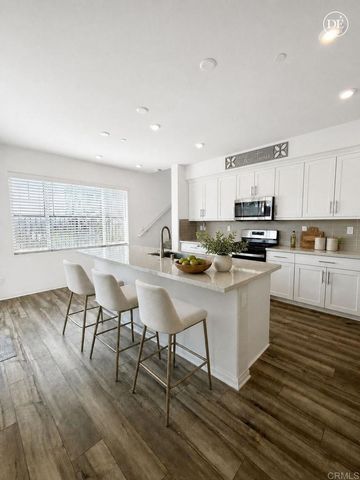 1528 Wingwood Lane, Vista, CA 92083