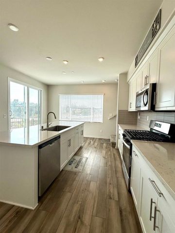 1528 Wingwood Lane, Vista, CA 92083