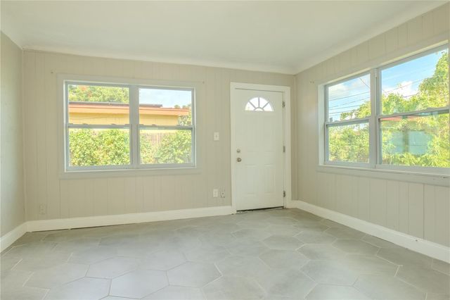 2553 18TH AVENUE N, St Petersburg, FL 33713