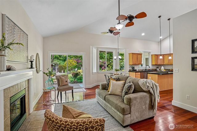 1043 Potlatch Dr, Fox Island, WA 98333