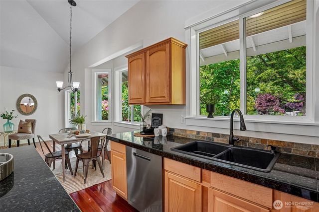 1043 Potlatch Dr, Fox Island, WA 98333