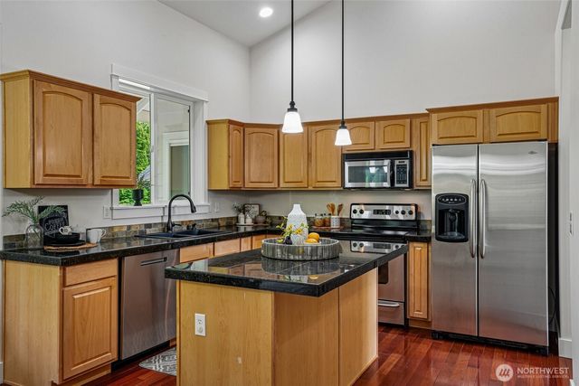 1043 Potlatch Dr, Fox Island, WA 98333
