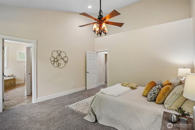 1043 Potlatch Dr, Fox Island, WA 98333