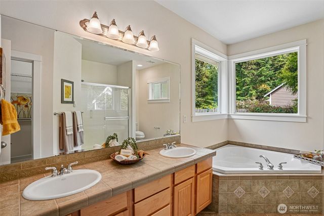 1043 Potlatch Dr, Fox Island, WA 98333