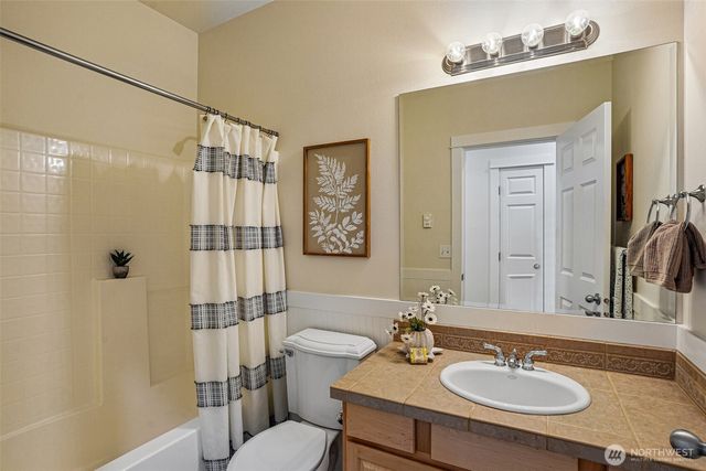 1043 Potlatch Dr, Fox Island, WA 98333