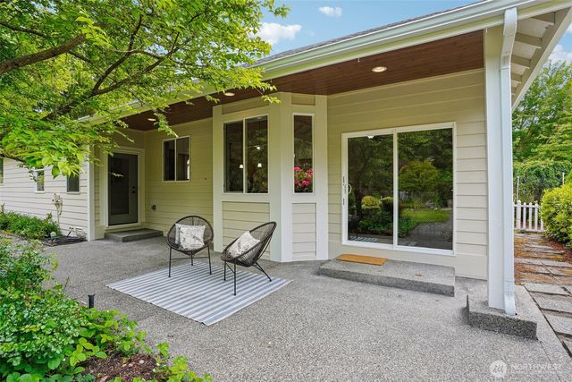 1043 Potlatch Dr, Fox Island, WA 98333