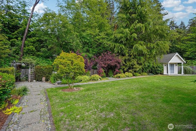 1043 Potlatch Dr, Fox Island, WA 98333