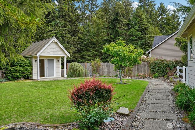 1043 Potlatch Dr, Fox Island, WA 98333