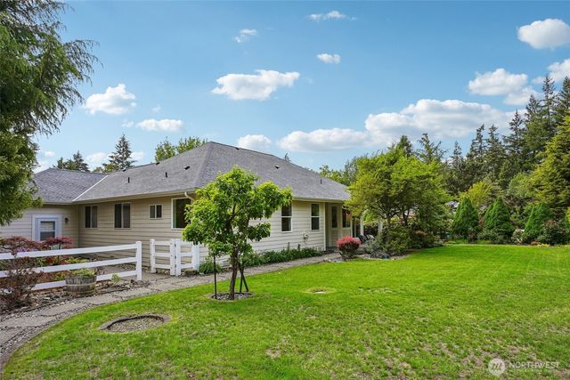 1043 Potlatch Dr, Fox Island, WA 98333