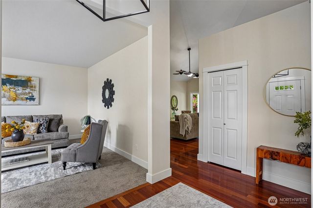 1043 Potlatch Dr, Fox Island, WA 98333