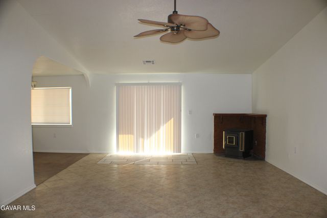 8472 Viburnum Avenue, California City, CA 93505