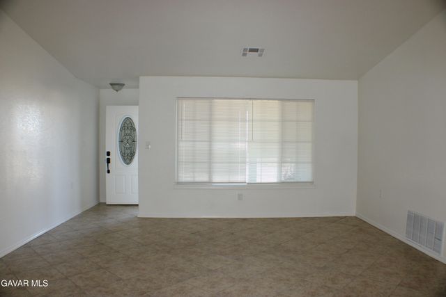 8472 Viburnum Avenue, California City, CA 93505