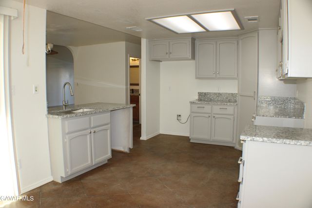 8472 Viburnum Avenue, California City, CA 93505