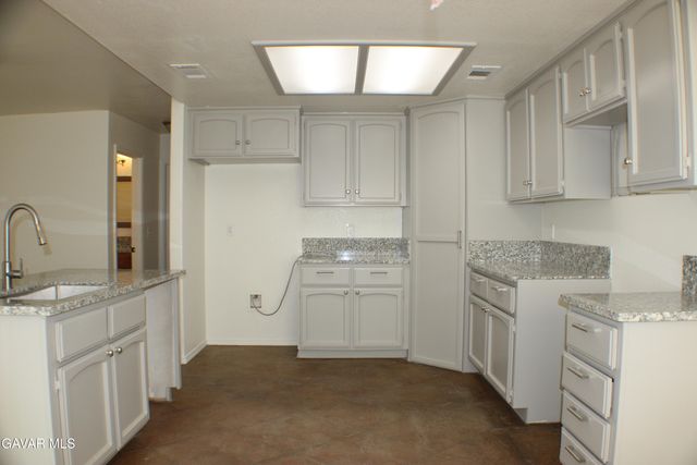 8472 Viburnum Avenue, California City, CA 93505