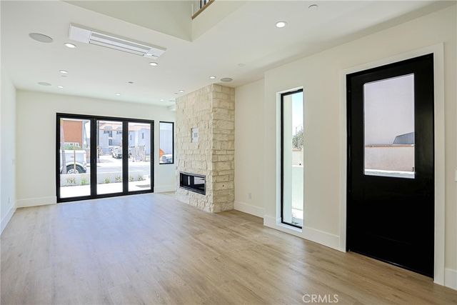 109 9th, Huntington Beach, CA 92648