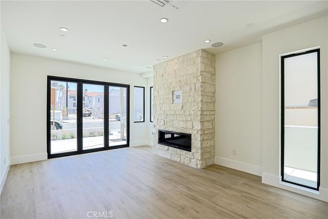 109 9th, Huntington Beach, CA 92648