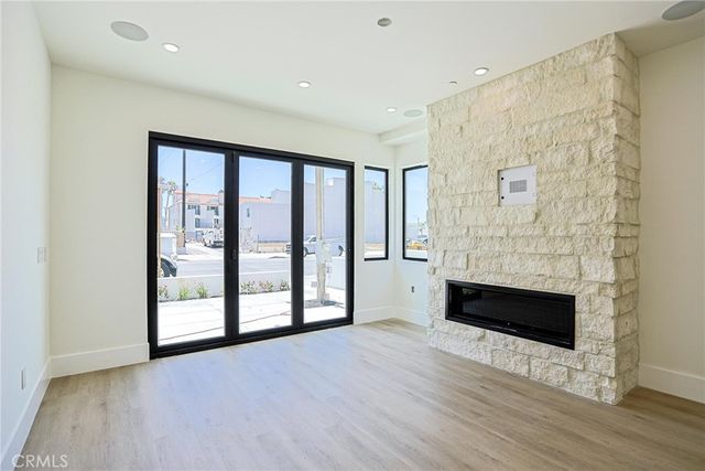 109 9th, Huntington Beach, CA 92648