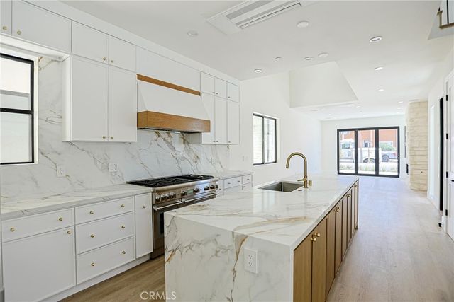 109 9th, Huntington Beach, CA 92648