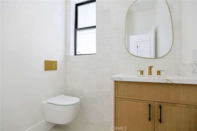 109 9th, Huntington Beach, CA 92648